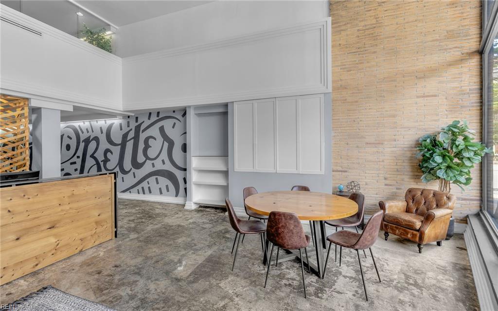 211 W Freemason ST