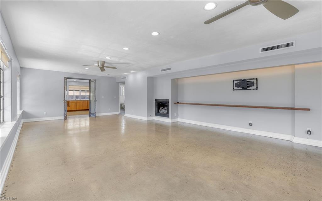 211 W Freemason ST