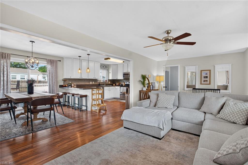 905 Kings Arms DR