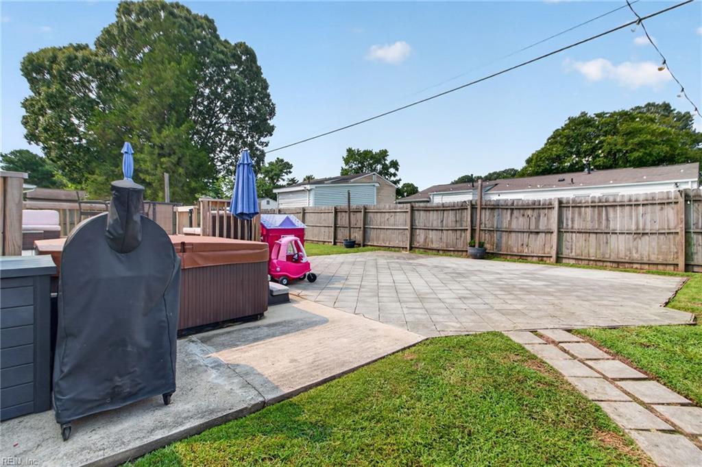 905 Kings Arms DR