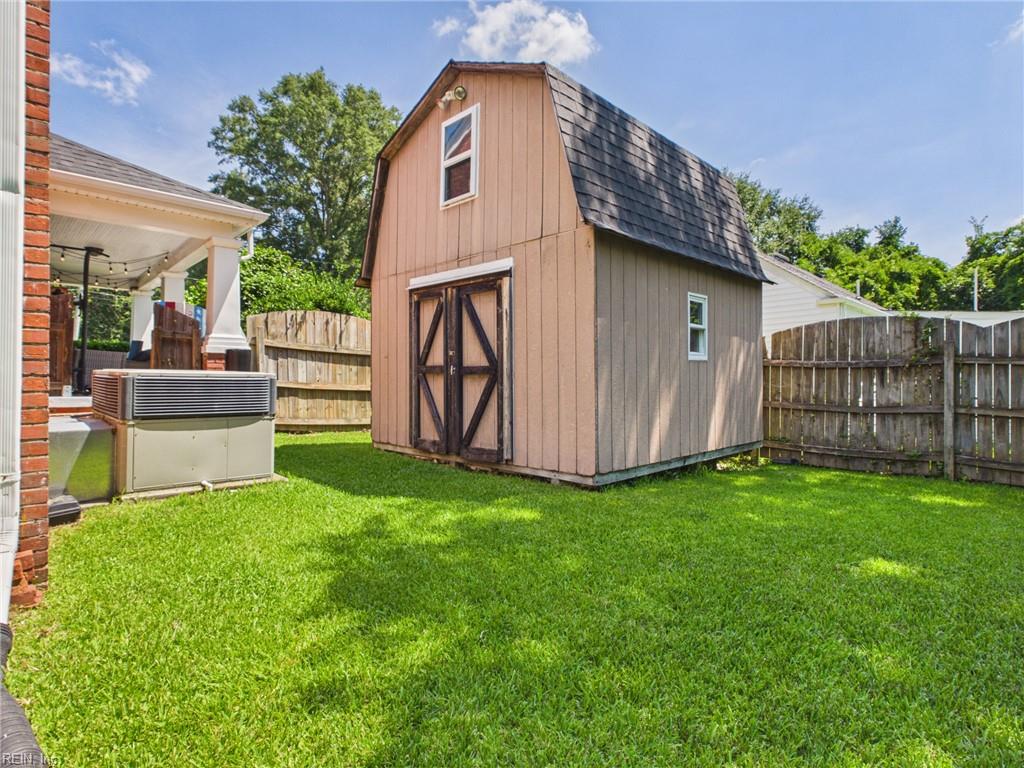 4127 W Greenway CT