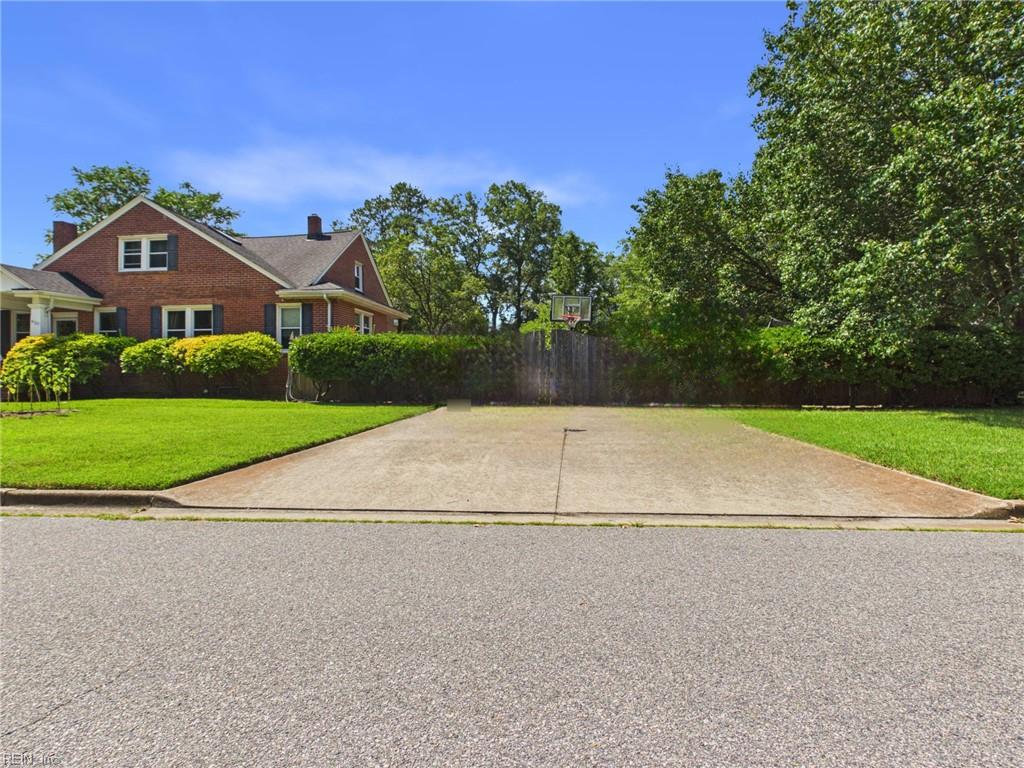 4127 W Greenway CT