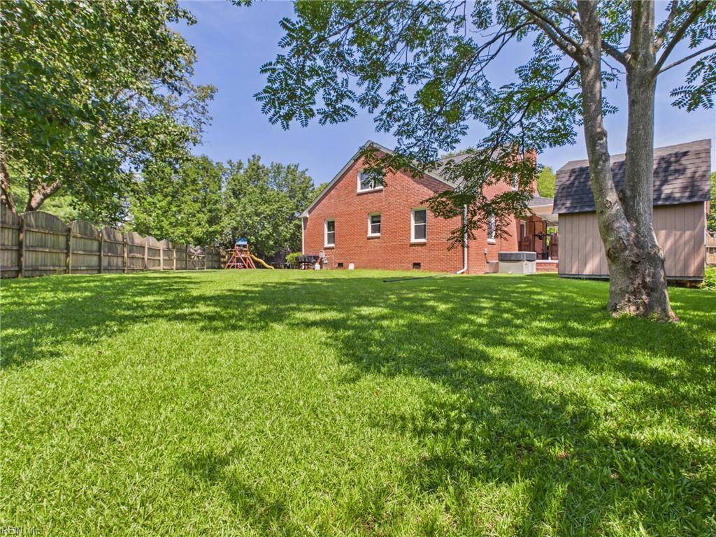 4127 W Greenway CT