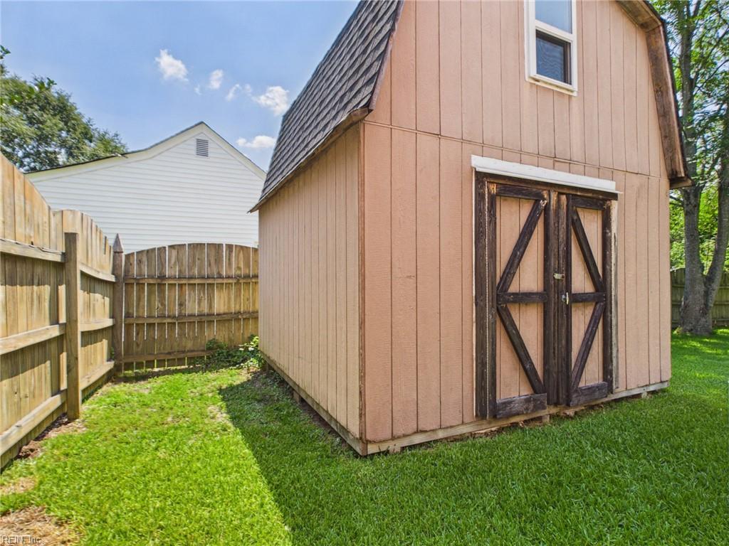 4127 W Greenway CT
