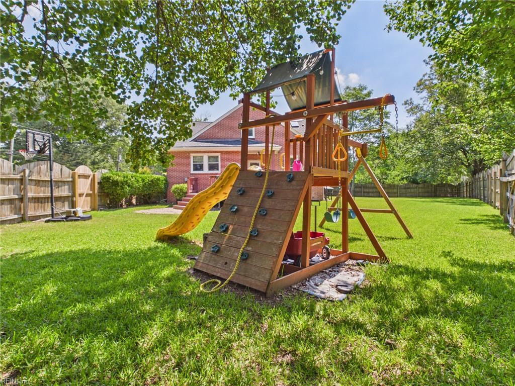4127 W Greenway CT