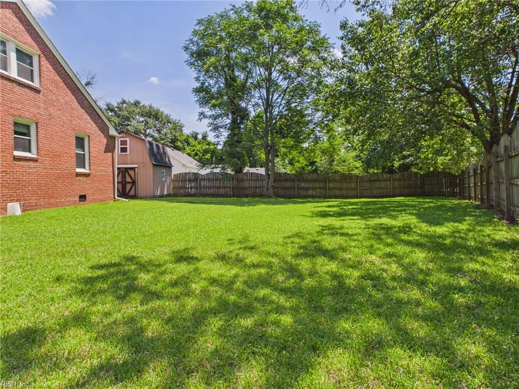 4127 W Greenway CT