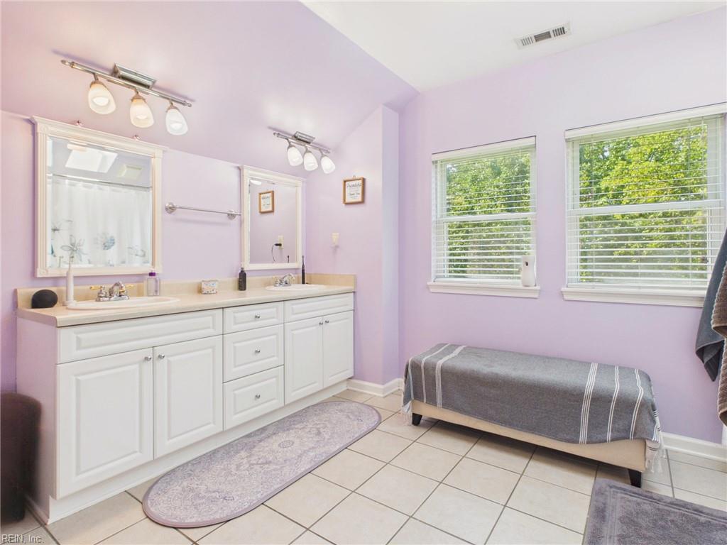 4127 W Greenway CT