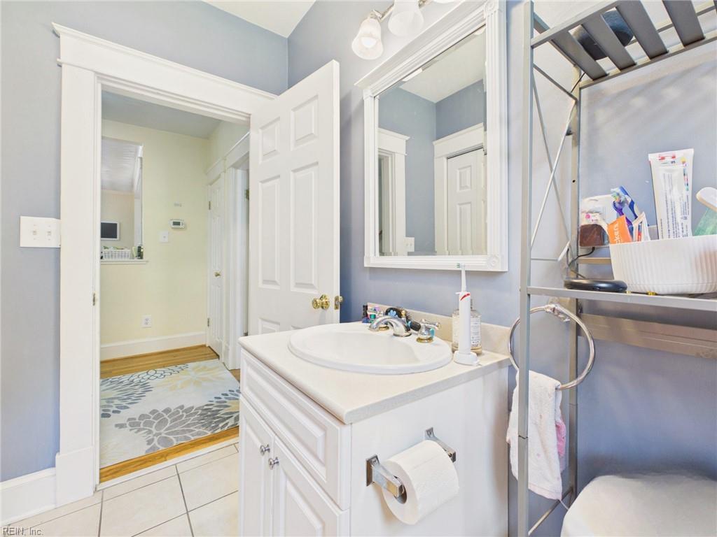 4127 W Greenway CT
