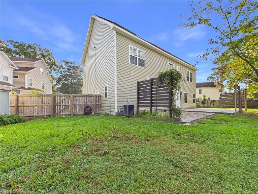 869 Shurney LN