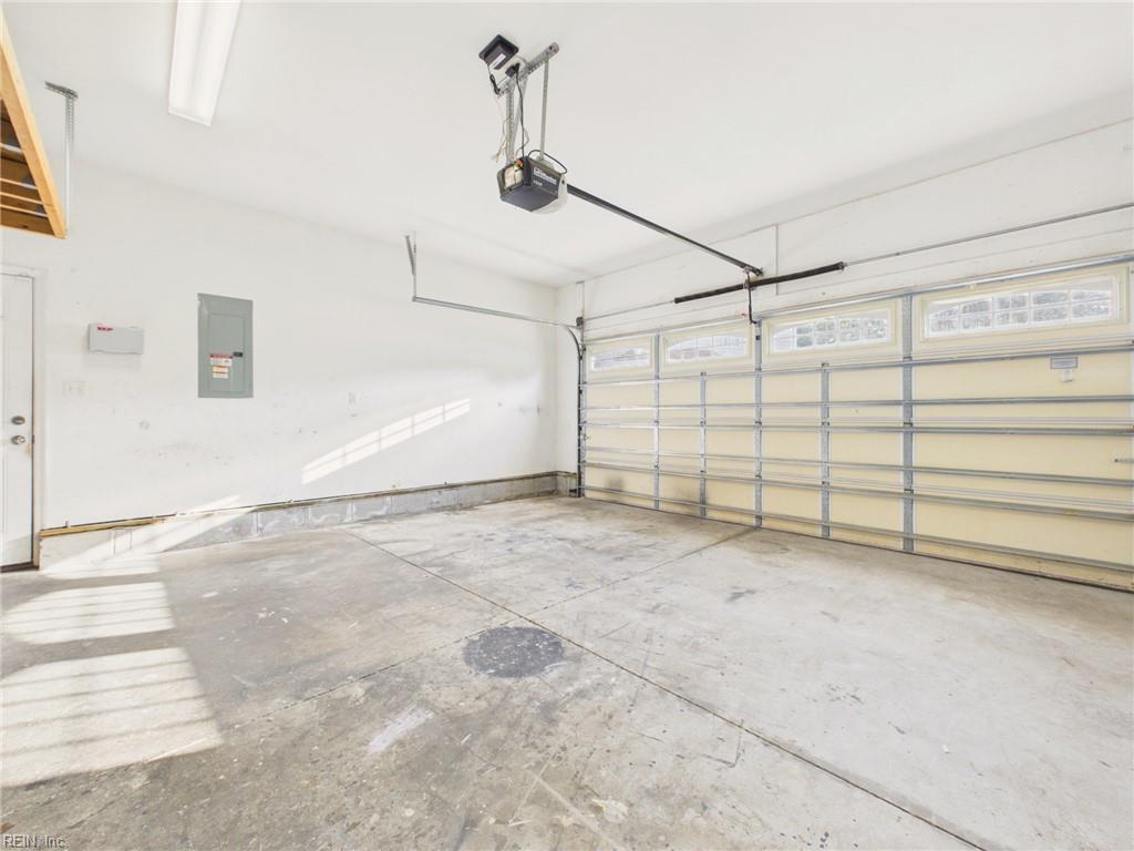 869 Shurney LN