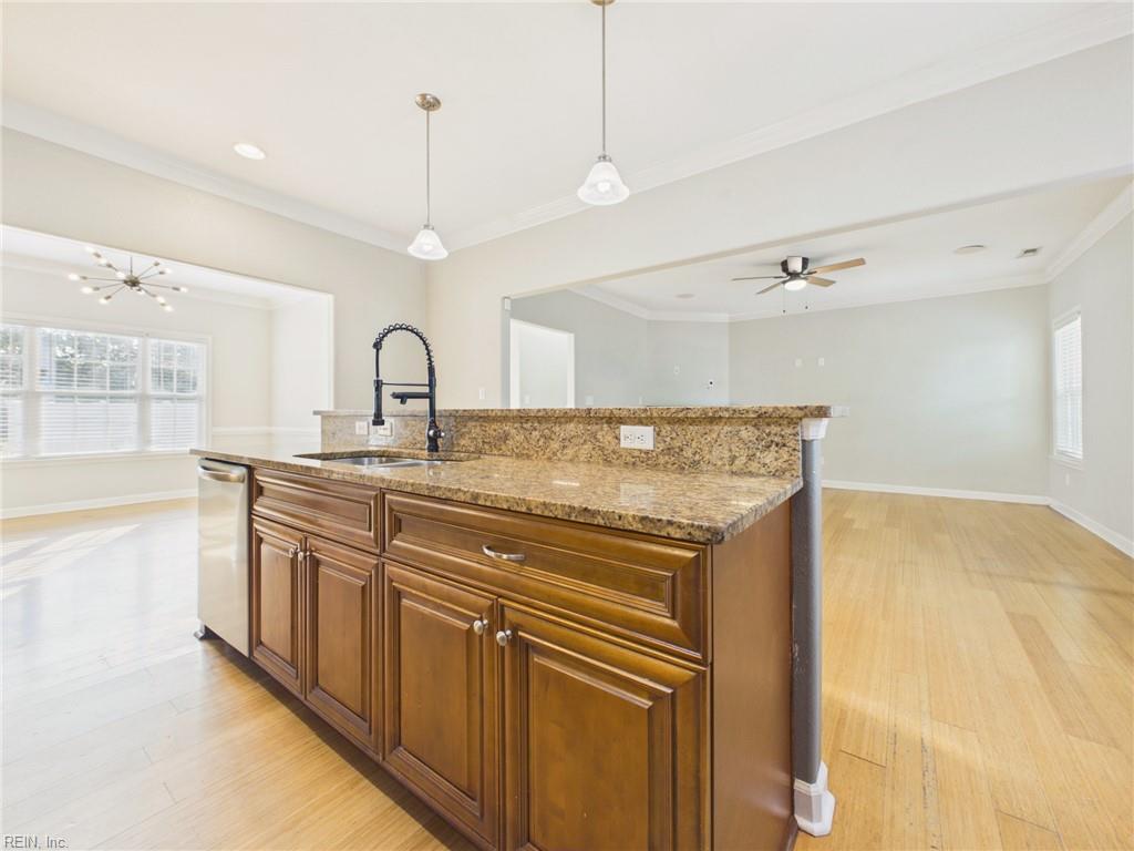 869 Shurney LN
