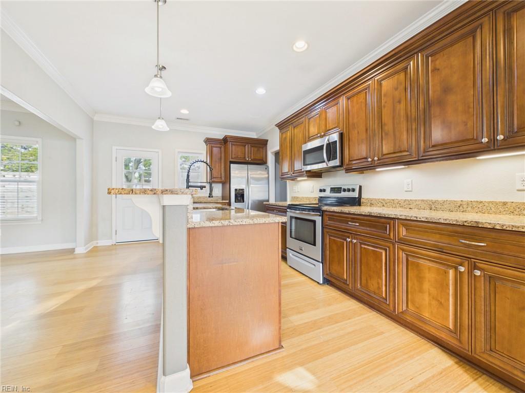 869 Shurney LN