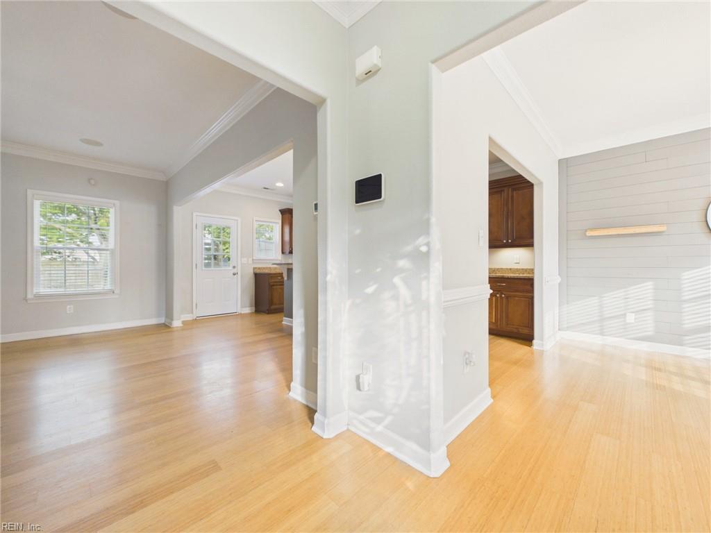 869 Shurney LN