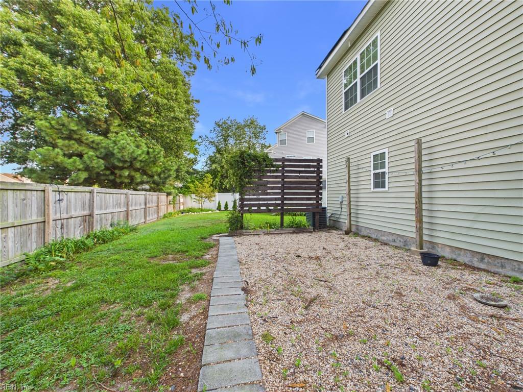 869 Shurney LN