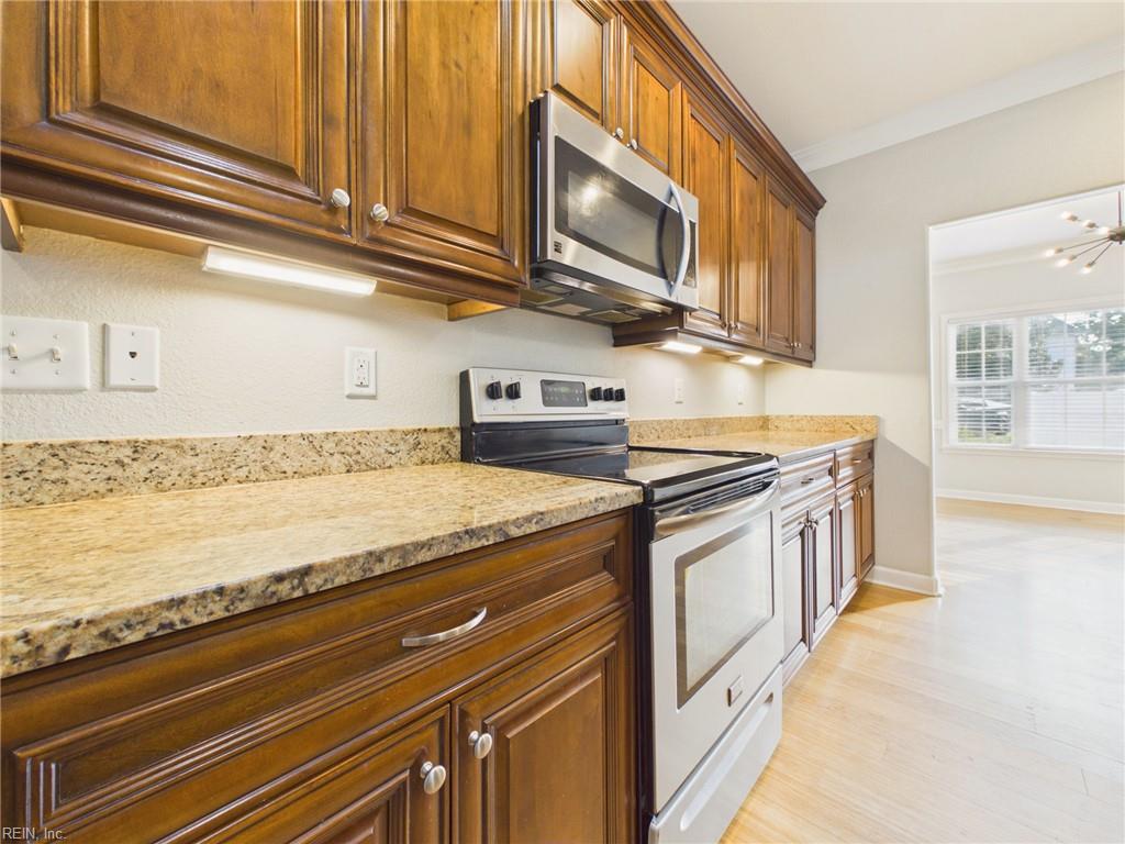 869 Shurney LN