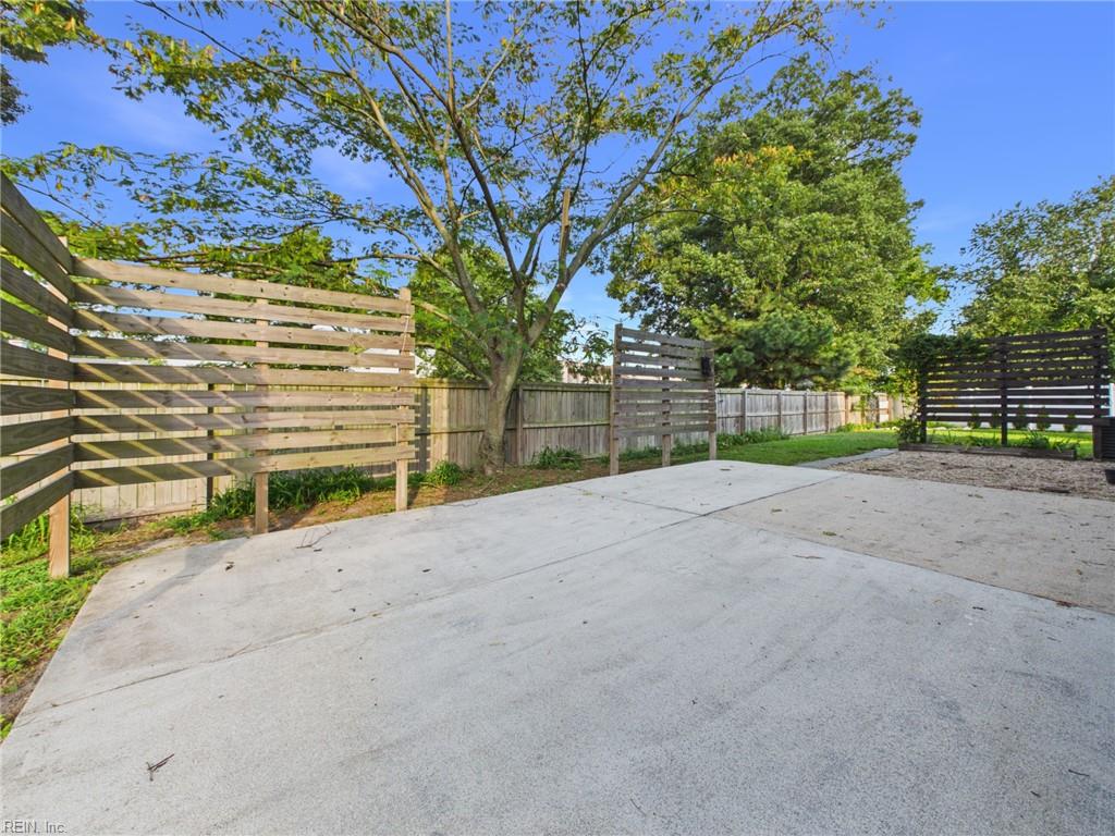 869 Shurney LN