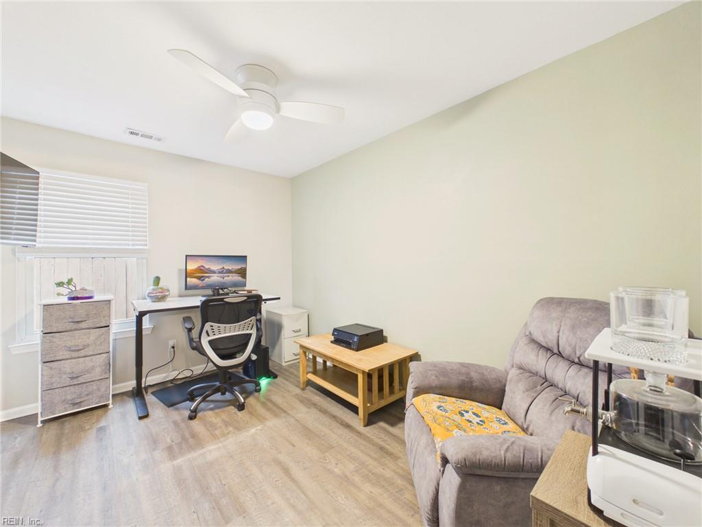 525 Hillshire WAY