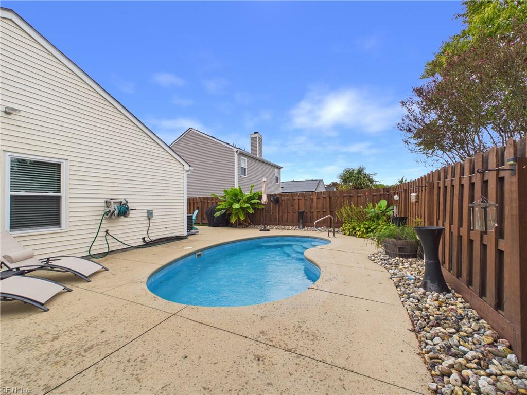 525 Hillshire WAY