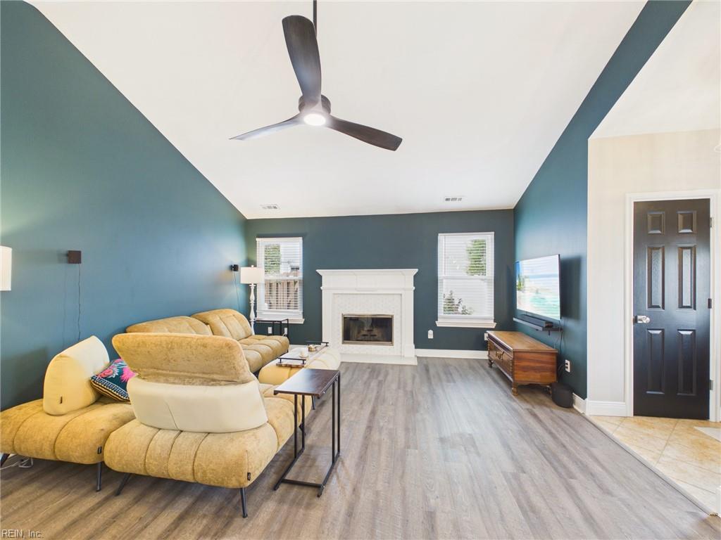 525 Hillshire WAY
