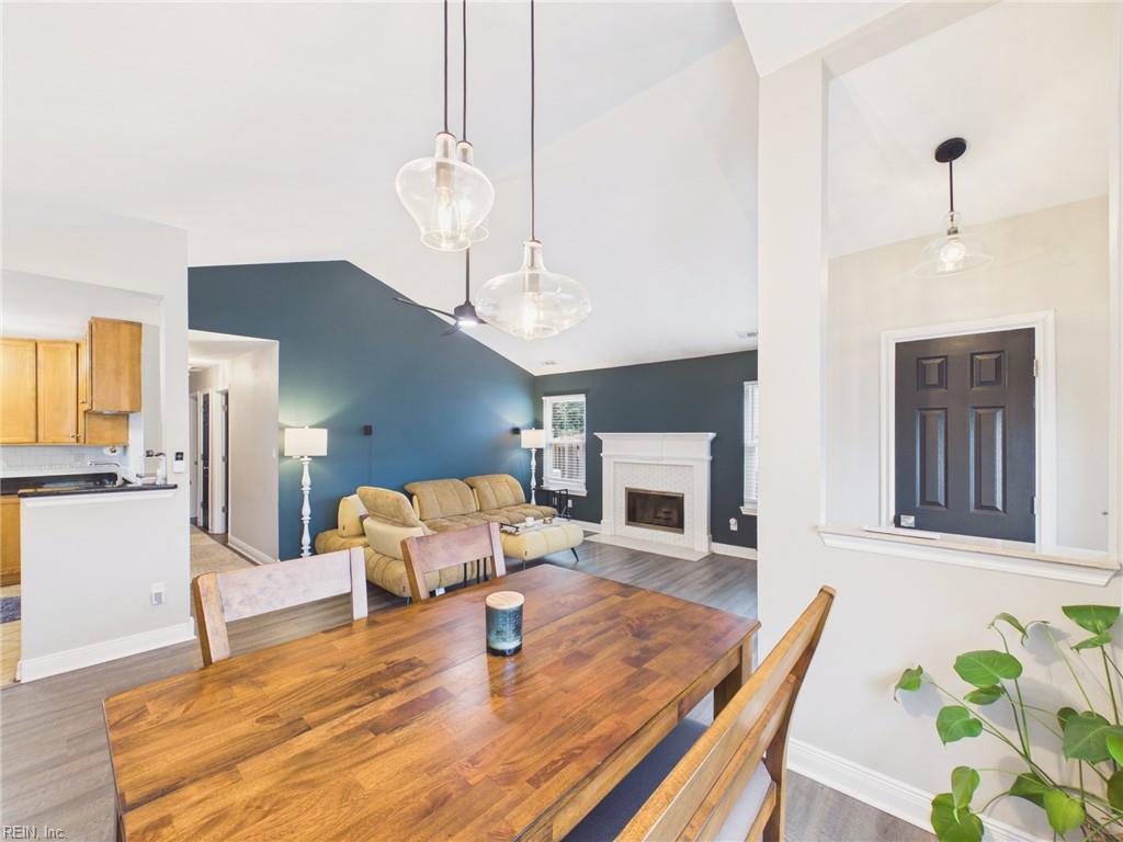 525 Hillshire WAY
