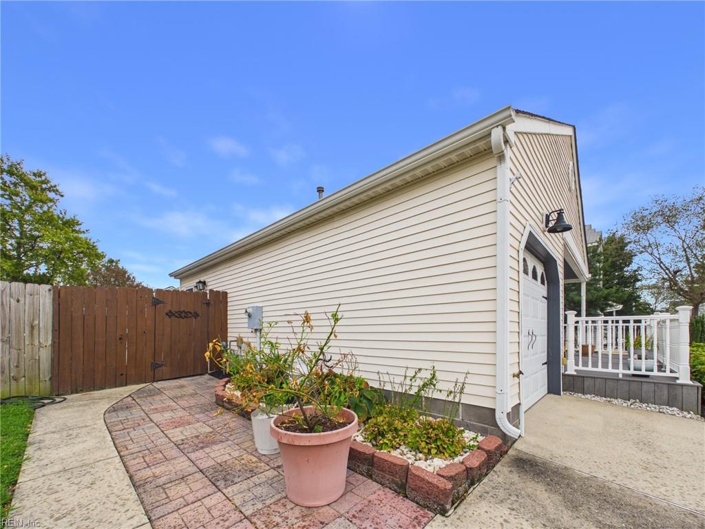 525 Hillshire WAY