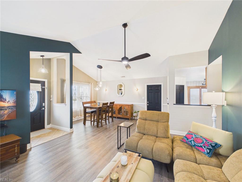 525 Hillshire WAY