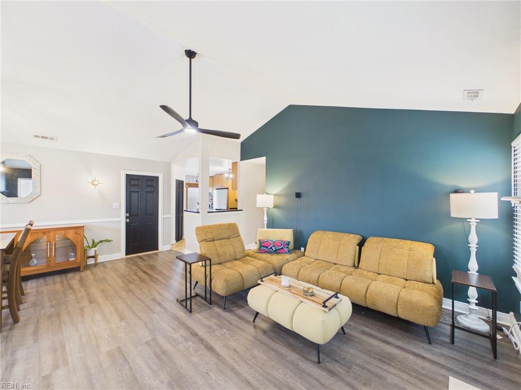 525 Hillshire WAY