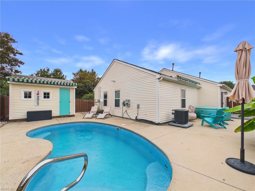 525 Hillshire WAY