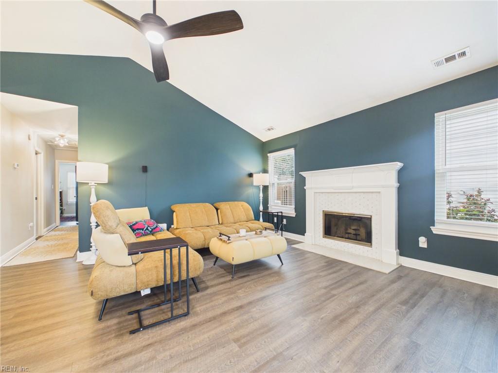 525 Hillshire WAY