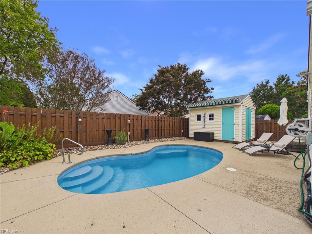 525 Hillshire WAY