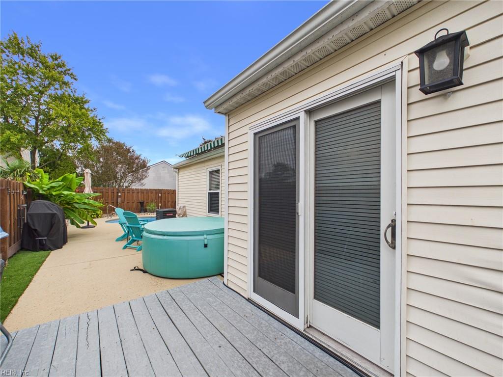 525 Hillshire WAY