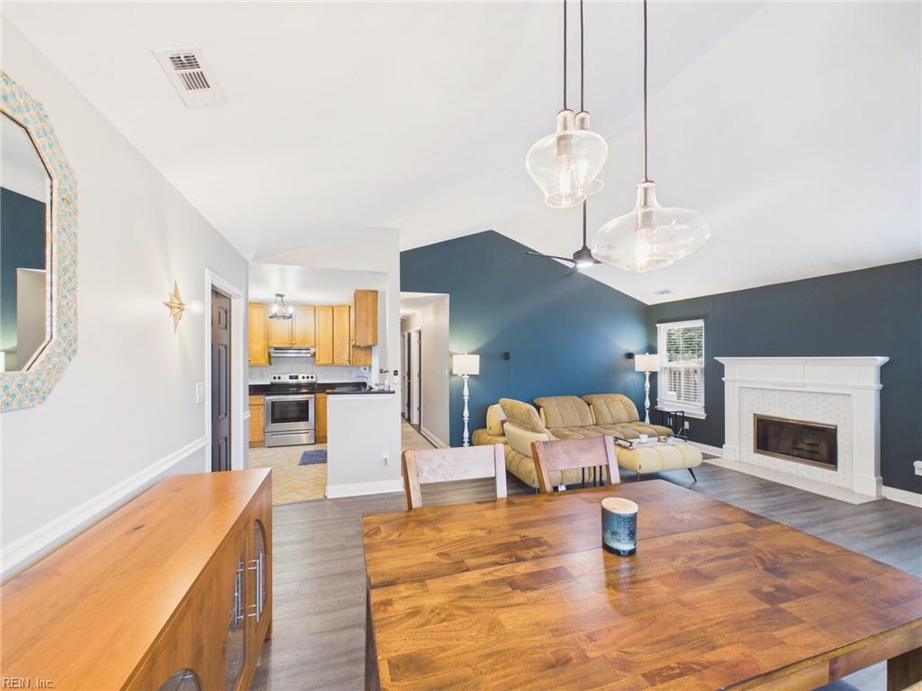 525 Hillshire WAY