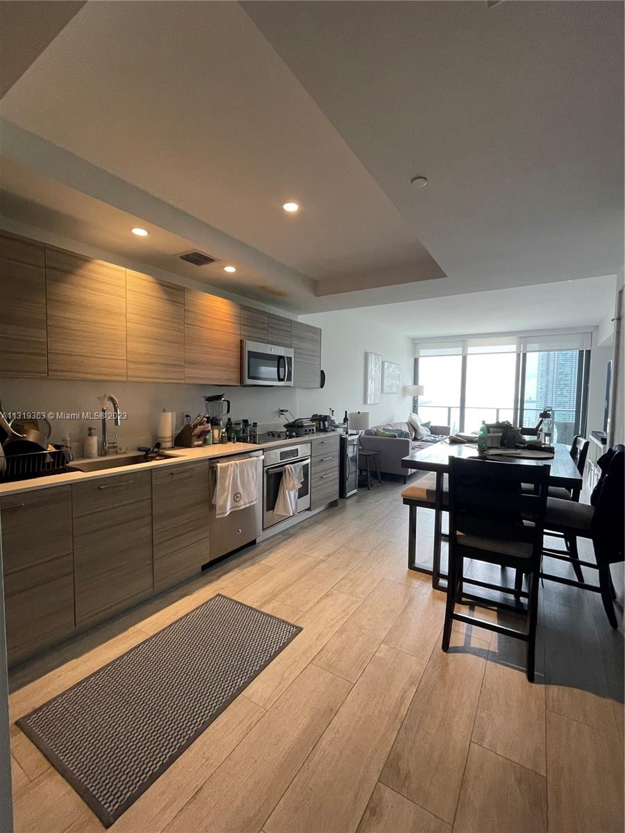 121 NE 34th ST # 2105