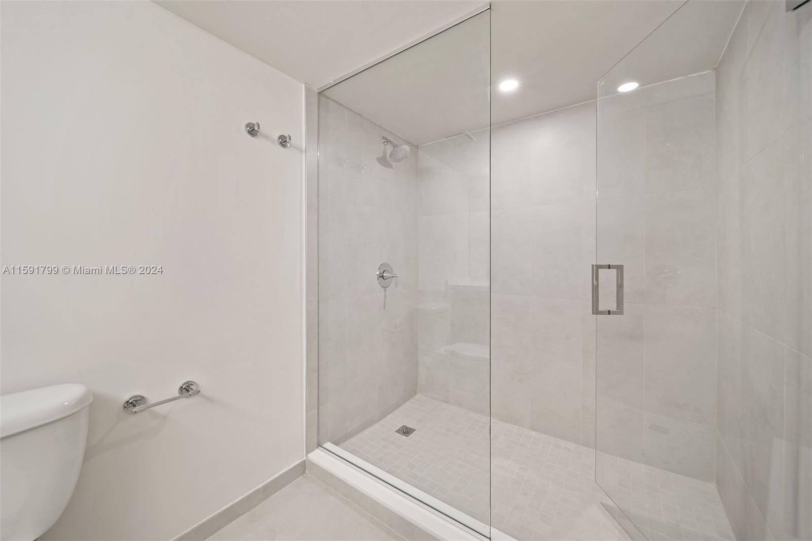 555 NE 34th St # 2402