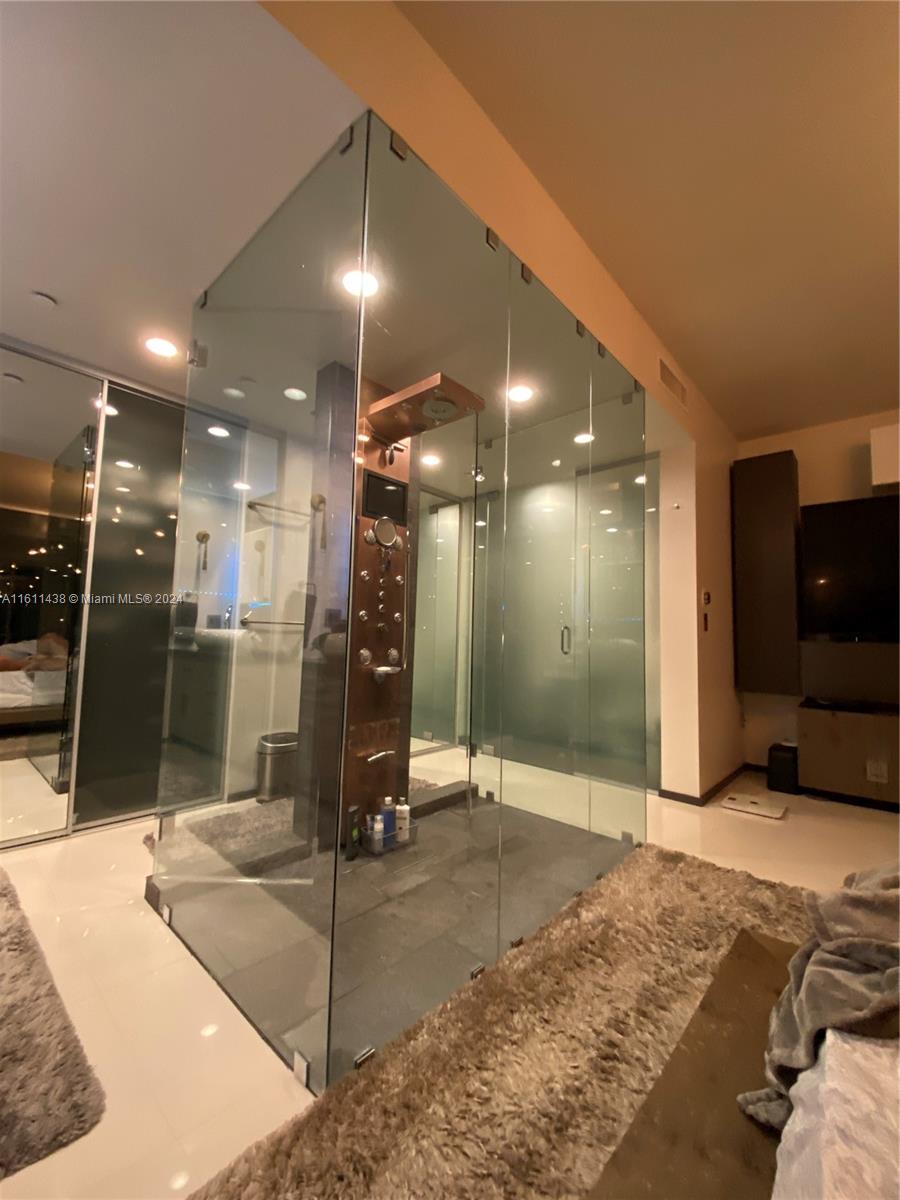 1040 BISCAYNE BLVD # 1701