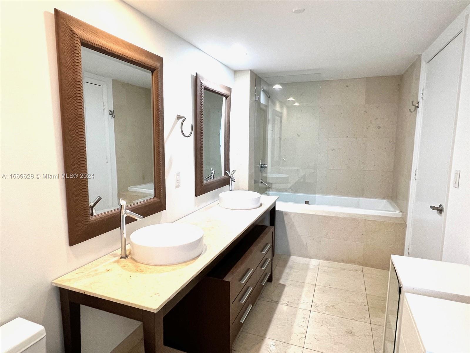 495 Brickell Ave # 1107