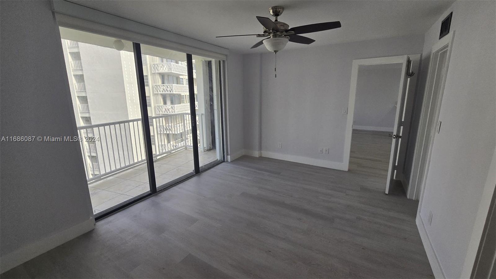 1440 Brickell Bay Dr # 909