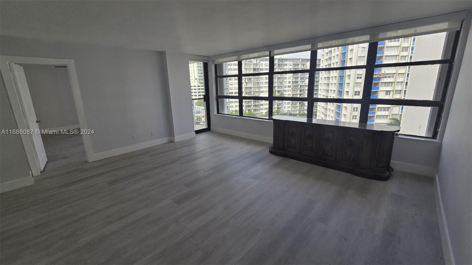 1440 Brickell Bay Dr # 909