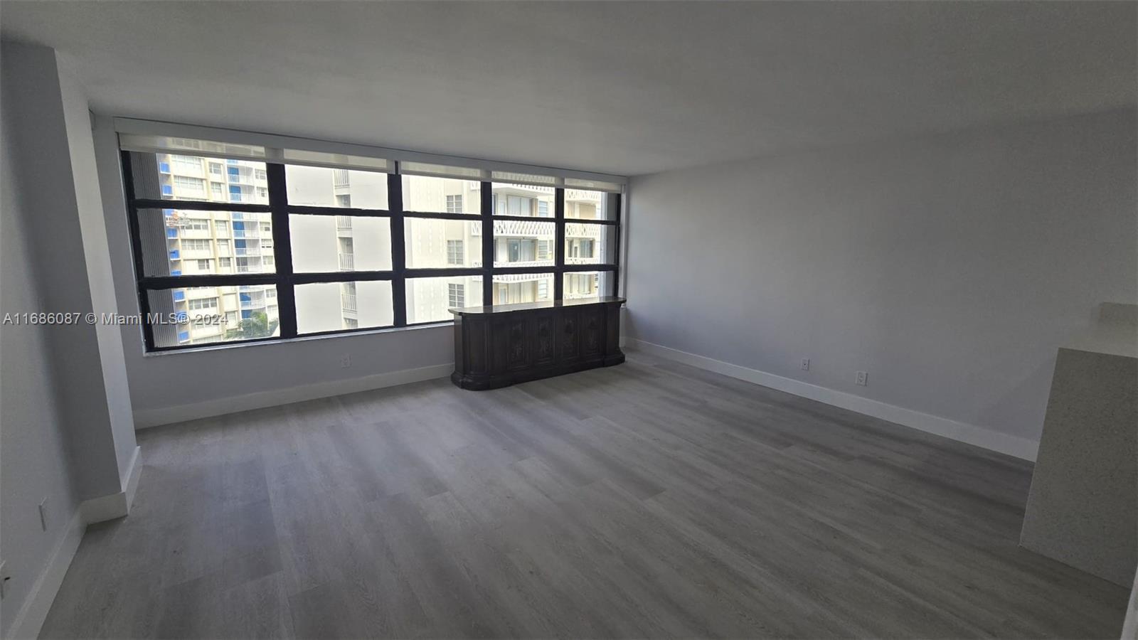 1440 Brickell Bay Dr # 909
