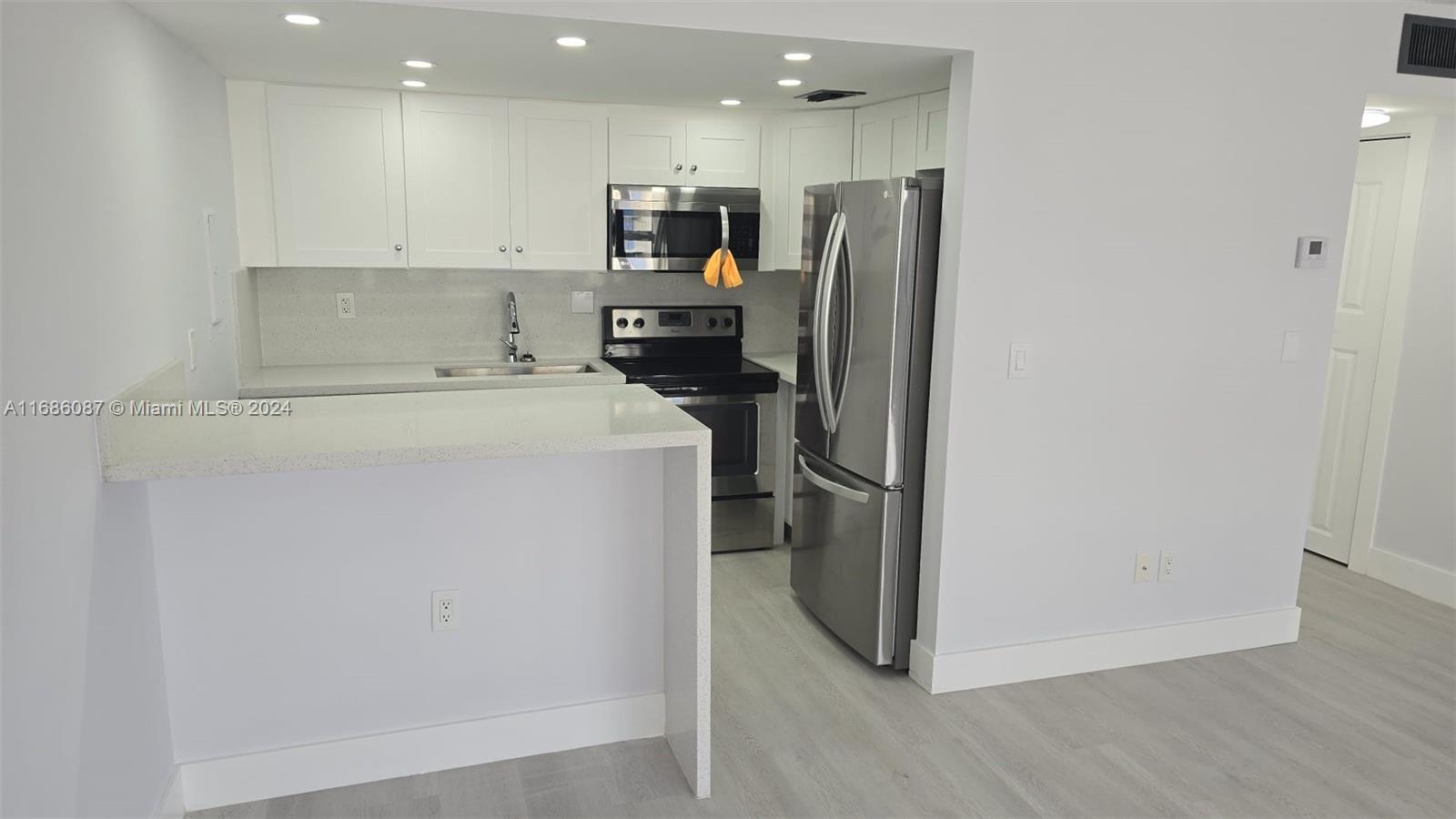 1440 Brickell Bay Dr # 909