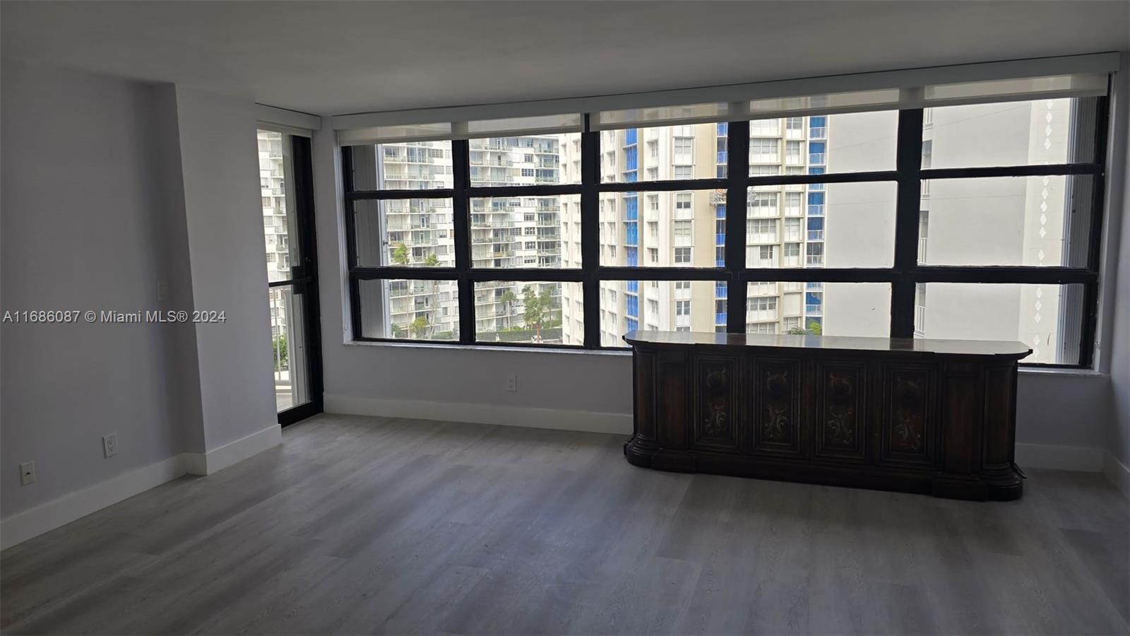 1440 Brickell Bay Dr # 909