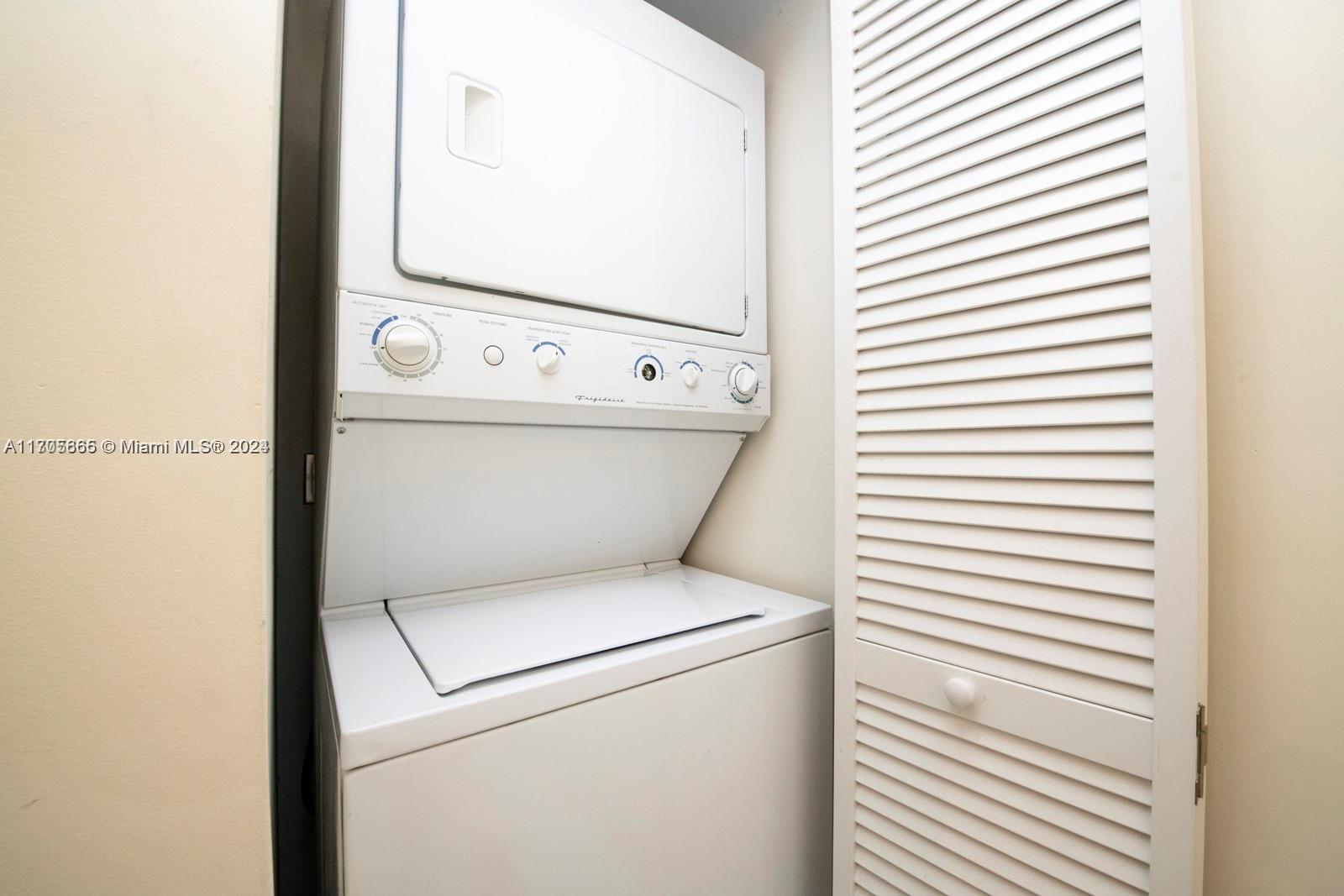 888 Biscayne Blvd # 4007