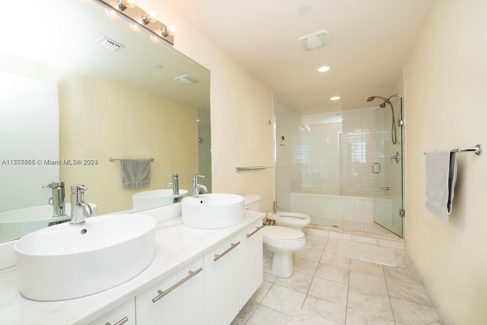 888 Biscayne Blvd # 4007