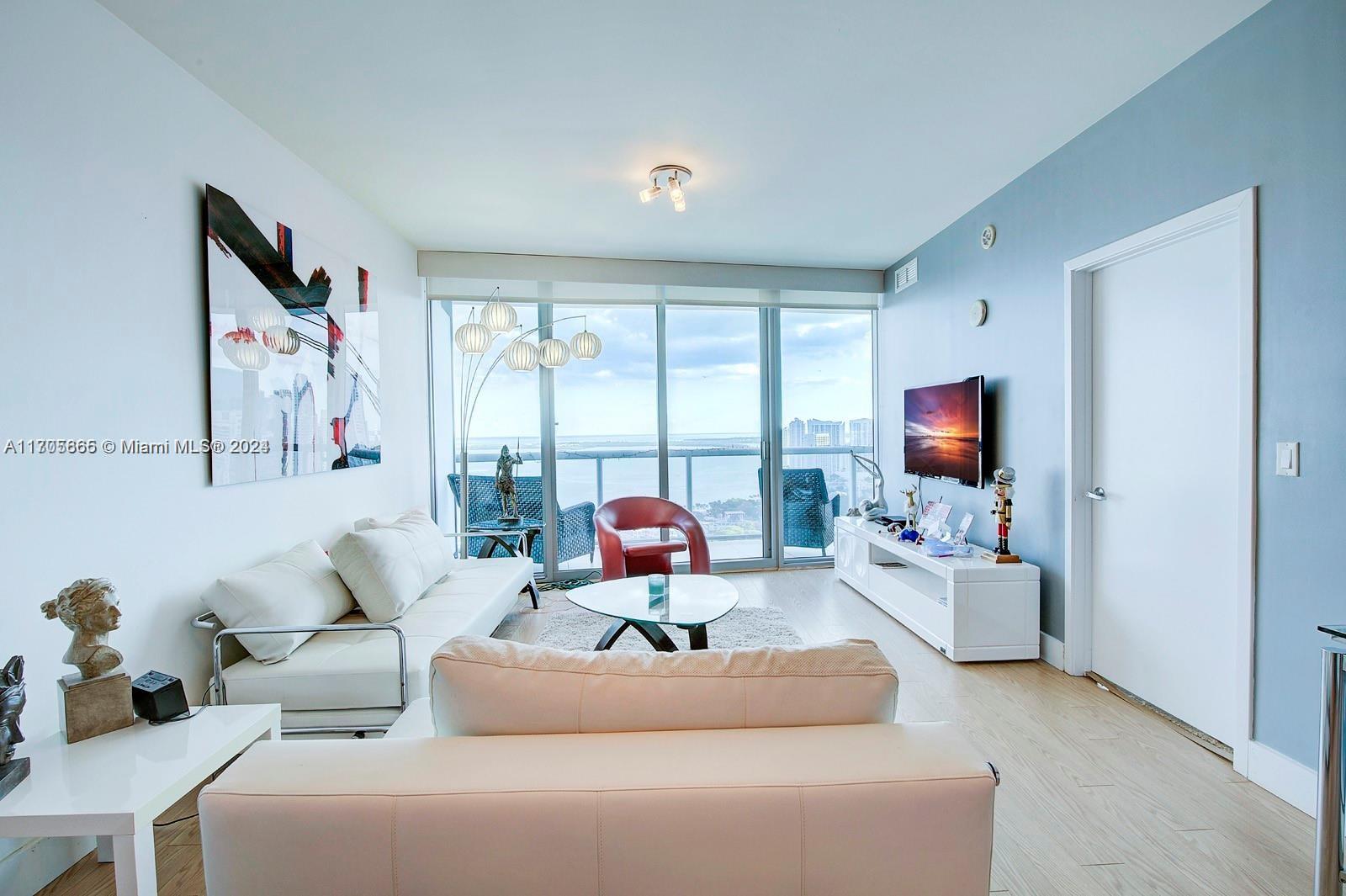 888 Biscayne Blvd # 4007