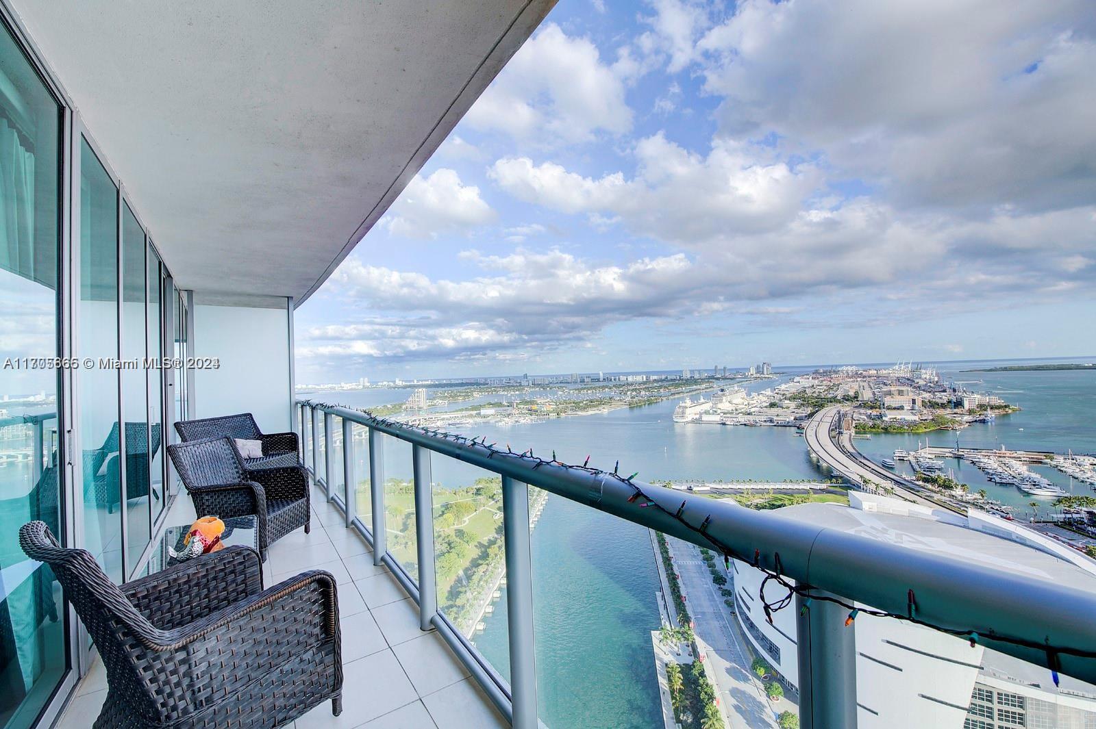888 Biscayne Blvd # 4007
