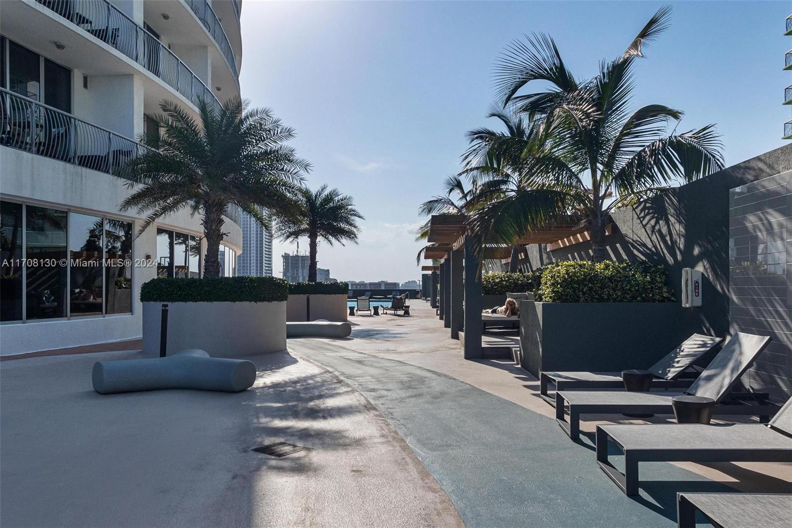 1750 N Bayshore Dr # 3812