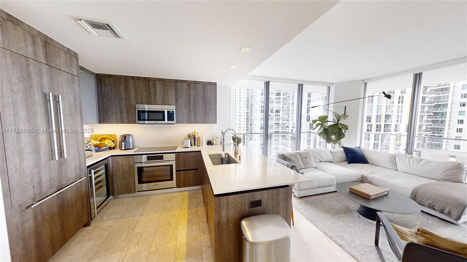 68 SE 6 ST # 1111