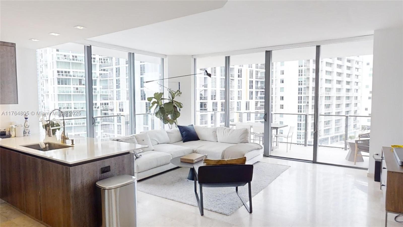 68 SE 6 ST # 1111