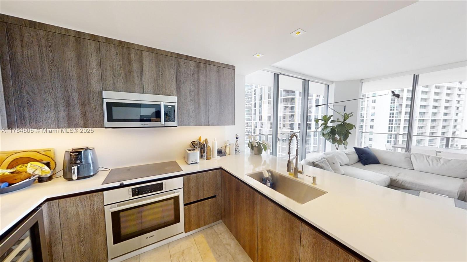 68 SE 6 ST # 1111