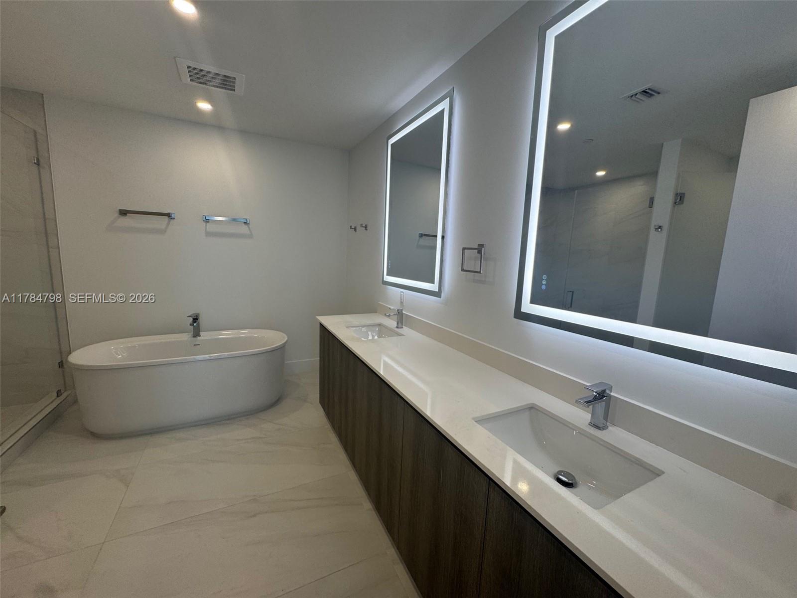 17550 Collins Ave # 1005